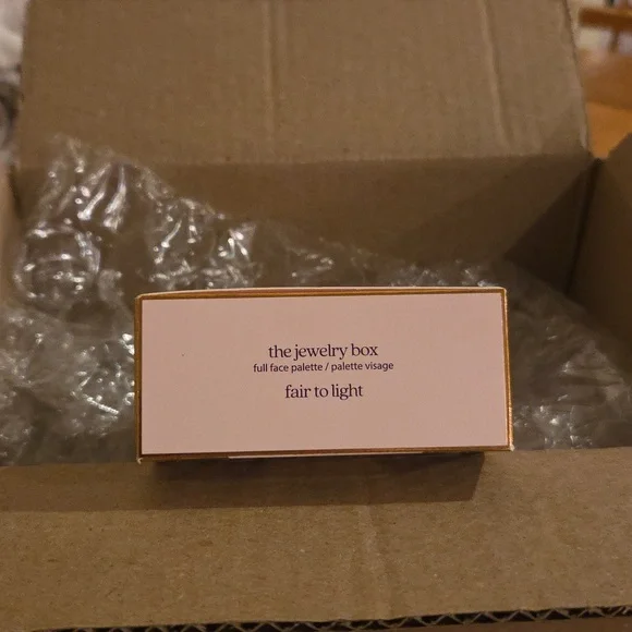 Tarte "The Jewelry Box" Full Face Palette- Fair to Light - Picture 4 of 5